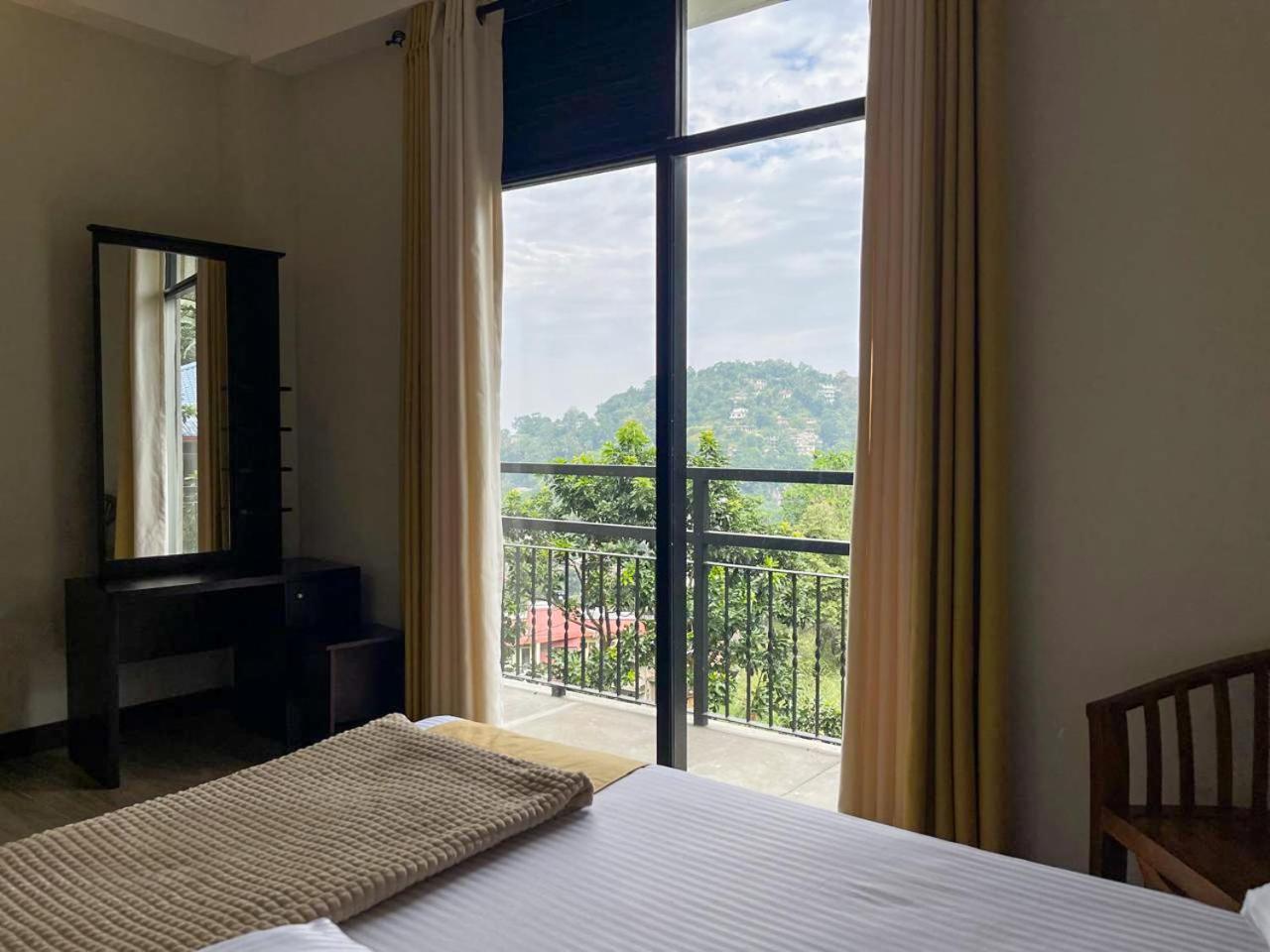 Lush Breeze Hotel Kandy Exterior photo