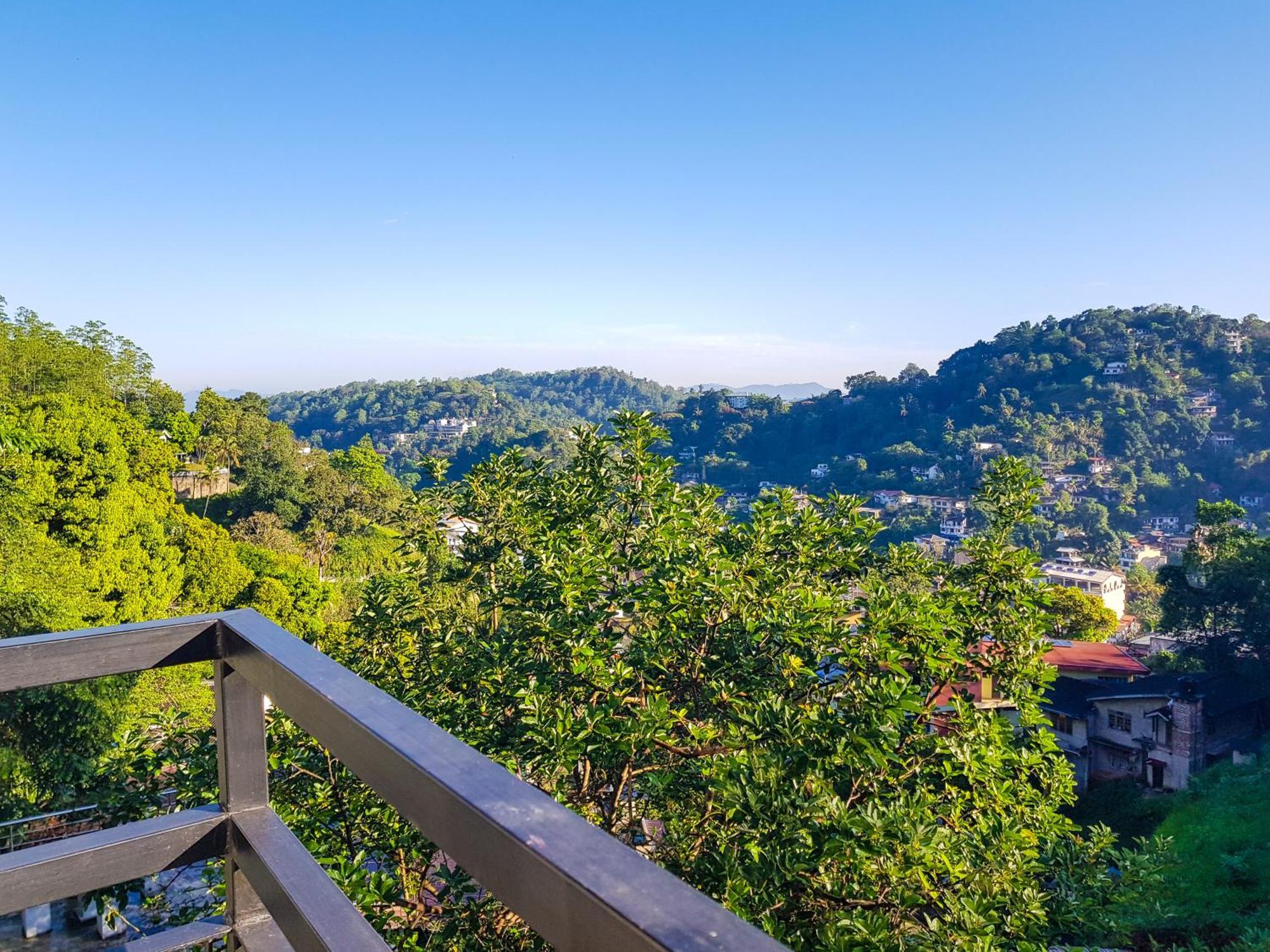 Lush Breeze Hotel Kandy Exterior photo